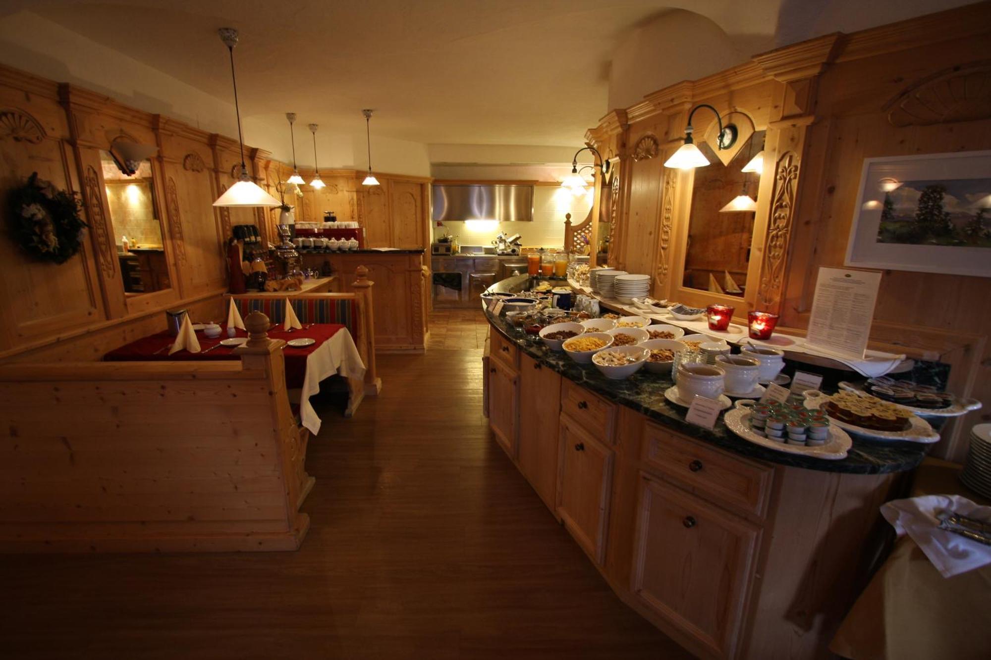 Garni Criss Aparthotel Colfosco Εξωτερικό φωτογραφία