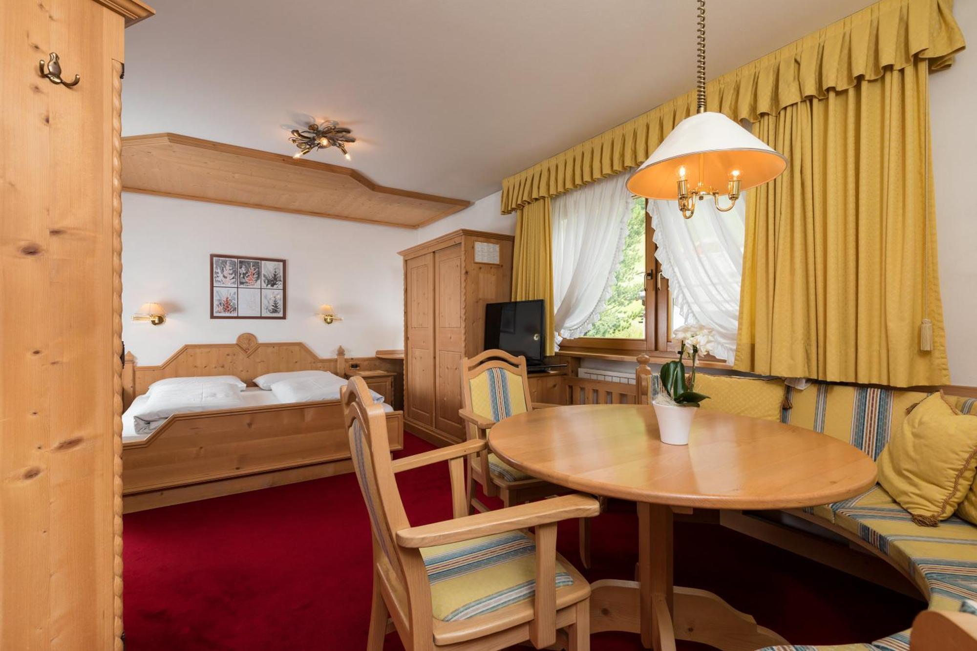 Garni Criss Aparthotel Colfosco Εξωτερικό φωτογραφία
